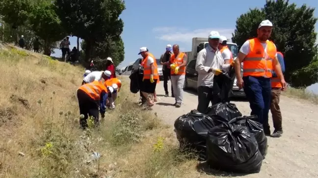 Van Gölü'nün Tatvan sahilinde çöp toplama kampanyası