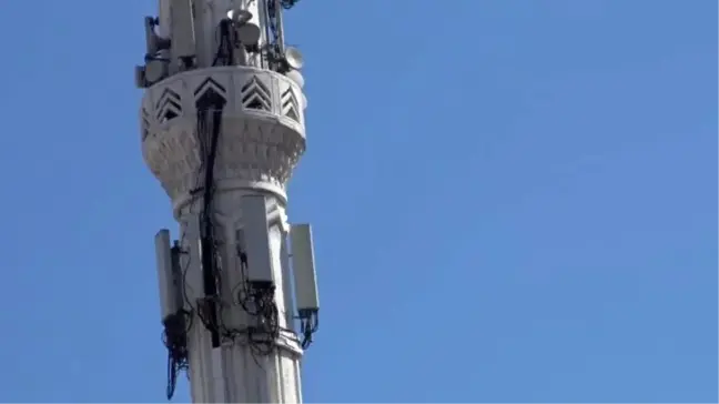 Avcılar'da minareyi baz istasyonuna çevirdiler! Mahalleli ayağa kalktı
