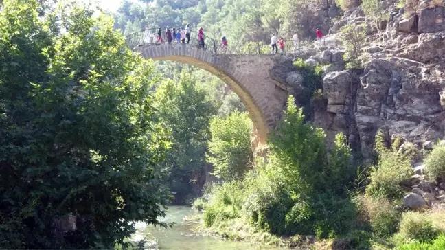 Uşak'taki 2 bin 500 yıllık Clandras Köprüsü kentin yeni turizm merkezi oldu