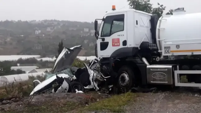 Yalova'da kontrolden çıkan vidanjör 3 araca çarptı: 5 yaralı