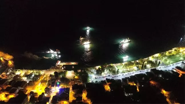 Balıkçılar 'Vira bismillah' dedi, binlerce kişi sahilden el salladı