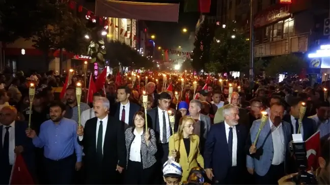 Isparta'da coşkulu 30 Ağustos gecesi