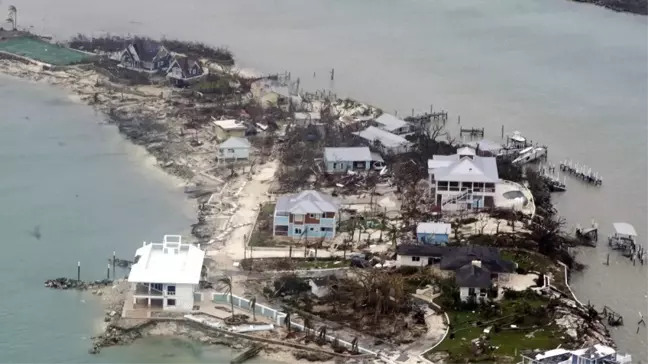 Florida'ya ilerleyen Dorian Kasırgasının şiddeti kategori 2'ye düştü