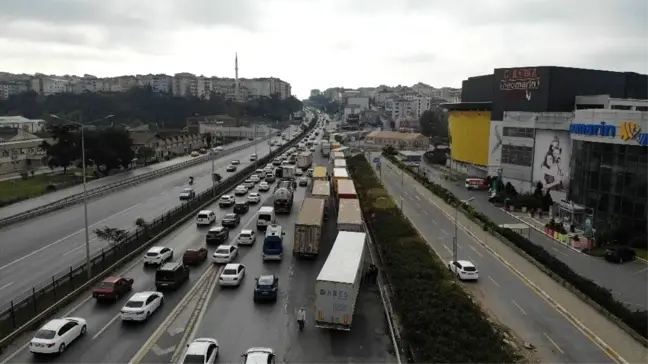 (Özel) E-5'te tır çilesi havadan görüntülendi