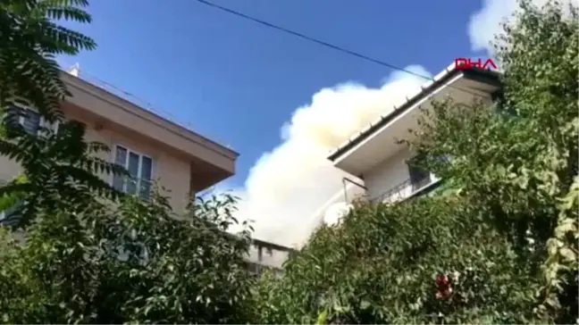 Şişli'de 5 katlı binanın çatısında yangın