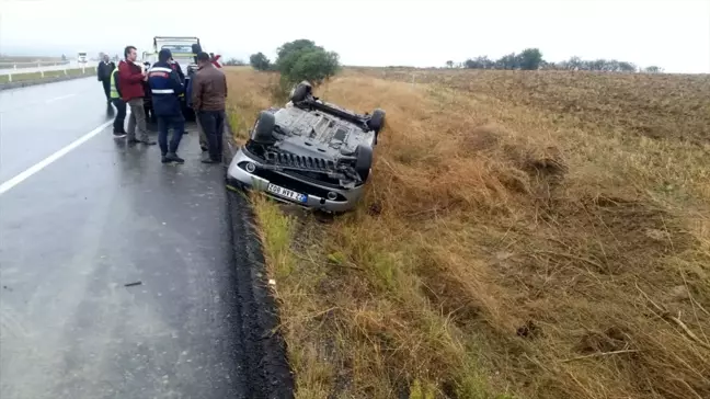 Edirne'de otomobil tarlaya devrildi: 3 yaralı