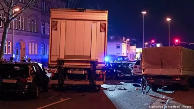 Hessen'da kamyonla araçlara çarpan zanlı tutuklandı