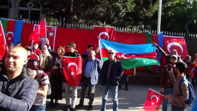 Macaristan'daki Türkler'den YPG/PKK yandaşlarına tepki