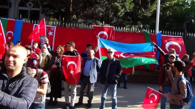Macaristan'daki Türkler'den YPG/PKK yandaşlarına tepki