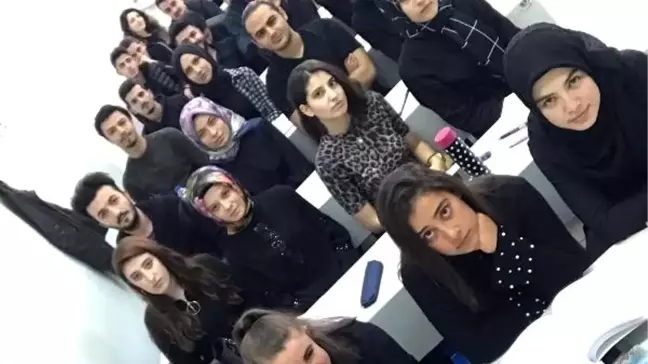 Kazada ölen Fatma Gül ve Kader'in arkadaşları okula siyah giyerek geldi