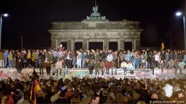 Berlin Duvarı'nın yıkıldığı gün