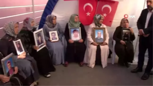 Evlat nöbetindeki ailelere bir destekte gazetecilerden