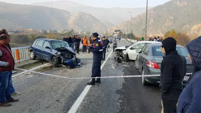 Hatalı sollama kazayı da beraberinde getirdi: 3 yaralı