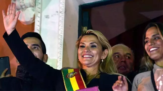 Jeanine Áñez: Bolivya'da kendisini geçici devlet başkanı ilan eden senatör