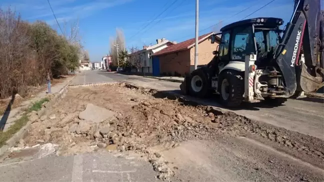 Aslanapa'da yol bakım ve onarım çalışmaları