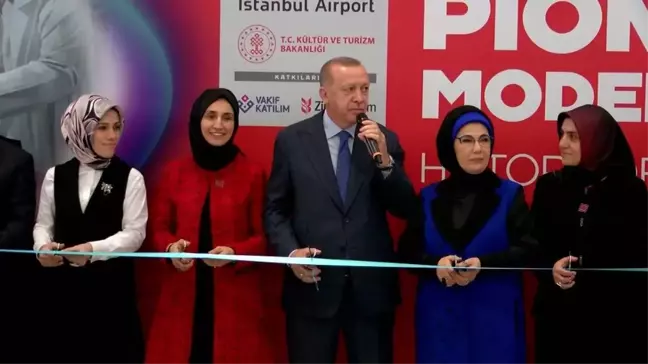 Cumhurbaşkanı Erdoğan, İstanbul Havalimanı'nda sergi açtı