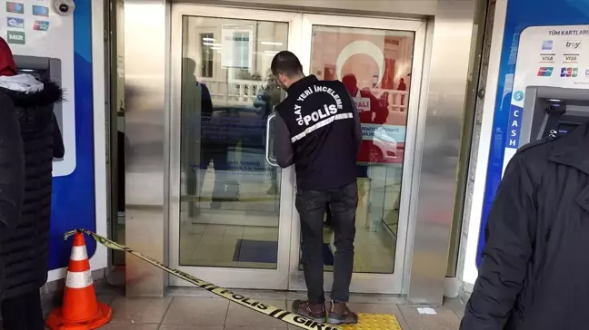 Avcılar'da banka soyan kişi polise teslim oldu