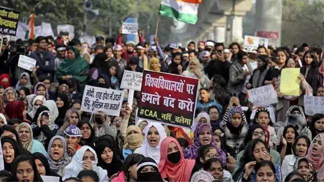 Hindistan'da Müslümanlar niçin şimdi protesto için meydanlarda?