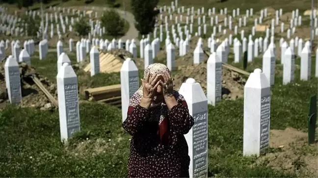 Bosna eski Sırp generali Srebrenitsa Katliamına katılmakla suçladı