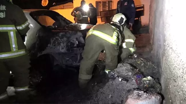 Edremit'te gelişigüzel dökülen küller aracı yaktı
