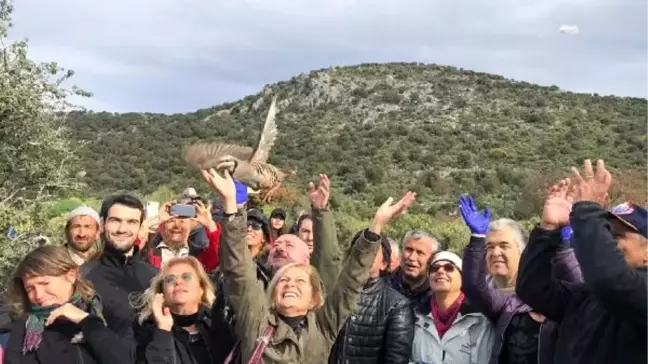 Kahraman Türk subayı ve arkadaşları için yürüyüp, doğaya keklik bıraktılar
