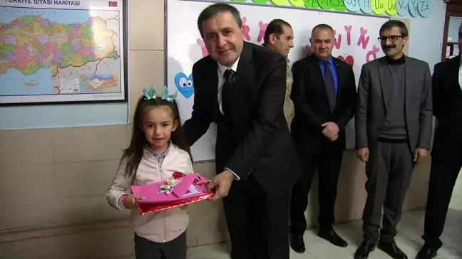 Kahramanmaraş'ın ilçelerindeki okullarda karne heyecanı