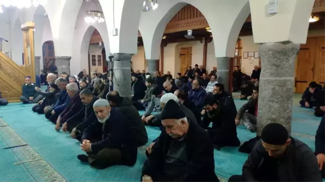 Depremde vefat edenler için Kur'an-ı Kerim okundu