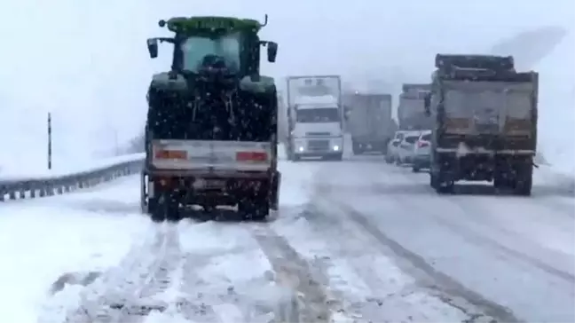Kop Dağı Geçidi'nde trafik durma noktasına geldi