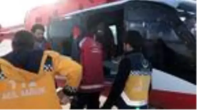 Hamile kadın helikopter ambulansla hastaneye götürüldü