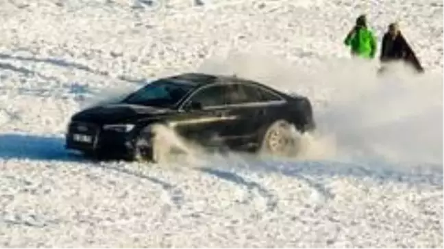 Çıldır'da buz üstünde heyecanlı drift