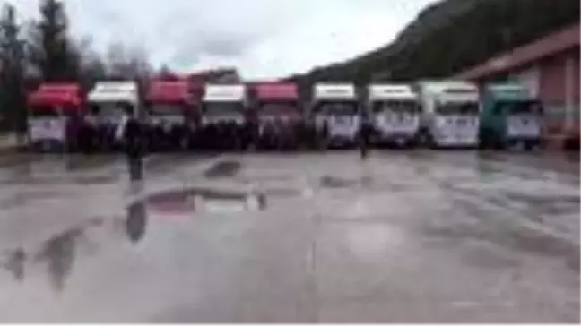 İdlib'e 9 tır gıda ve insani yardım malzemesi gönderildi