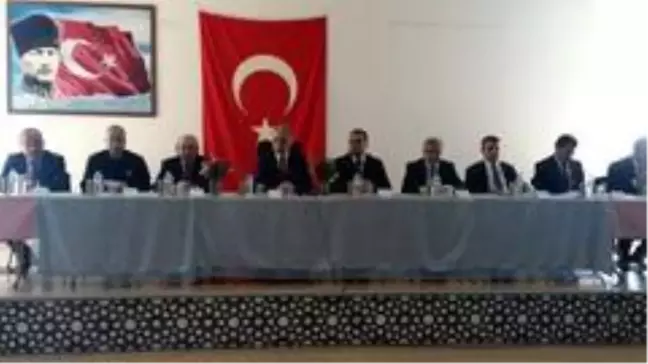 Vali Toprak Kulu'da muhtarlarla bir araya geldi
