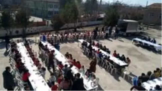 Rektör Kızılay'dan öğrencilere kandil yemeği