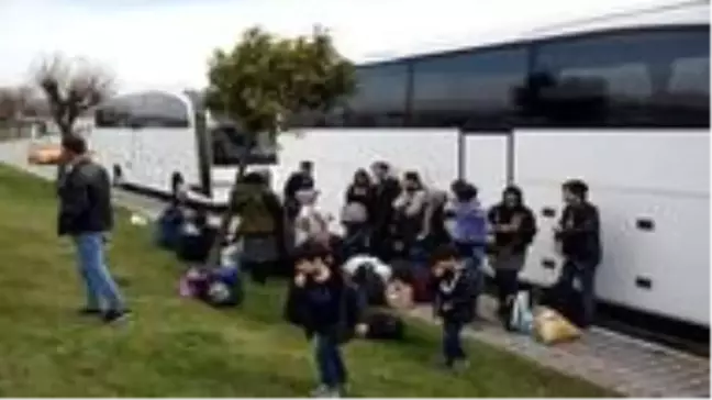 Göçmenleri İstanbul'dan sınır kapılarına ücretsiz taşıyan otobüsleri kim tuttu tartışması