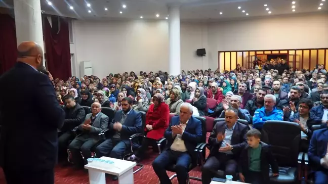 İlahiyatçı yazar Döngeloğlu Bozkır'da Kur'an ve sünnet bütünlüğünü anlattı