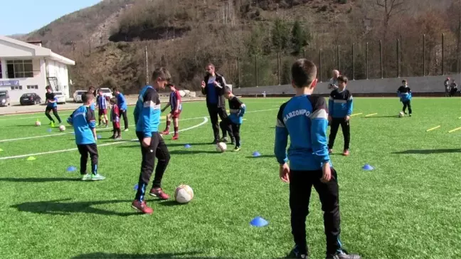Artvin'de Trabzonspor Futbol Okulları'na yoğun ilgi