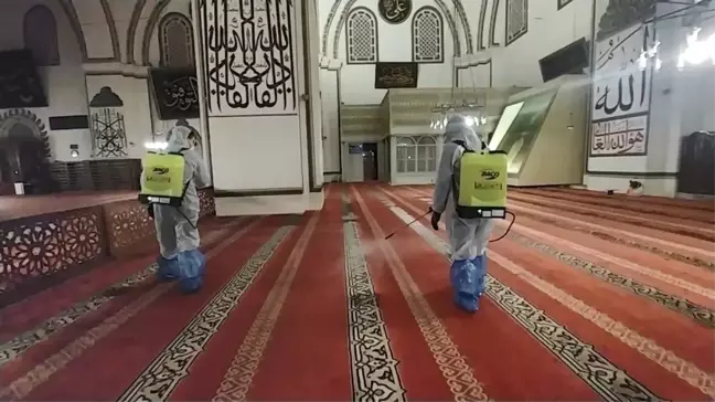 Bursa'da Ulucami ve türbelerde virüs temizliği