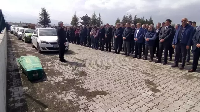 Kütahya'nın sevilen esnaflarından İbrahim Nazlı, son yolculuğuna uğurlandı