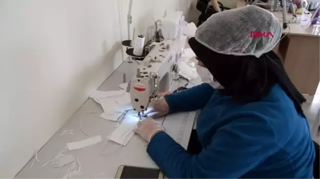 Aksaray'da sağlık çalışanları için maske üretimi başladı