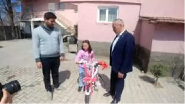 Bisiklet parasını Milli Dayanışma Kampanyası'na bağışlamıştı: Hilal'e sürpriz