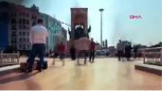 BALIKESİR Şair ve ses sanatçısı Abdurrahman Delen'den koronavirüs fırsatçılarına klipli tepki