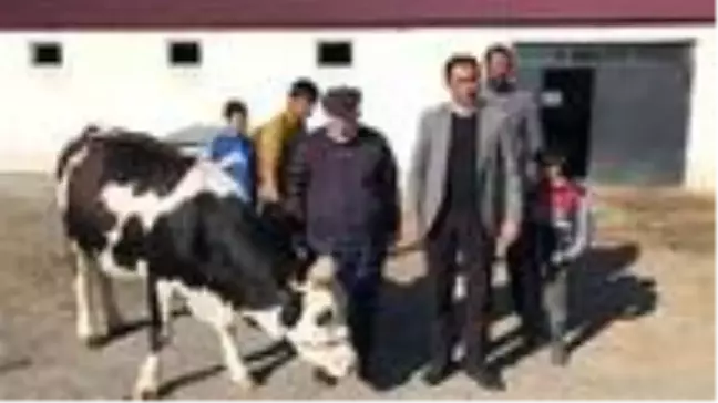 Kars'tan kampanyaya inek, düve ve maaşlı bağış