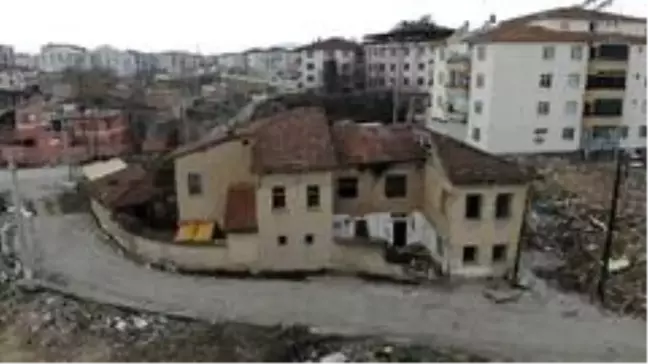 Kerpiç konakta 90 yıllık tahıl ambarları ortaya çıktı