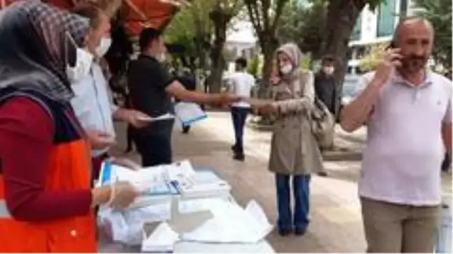 Bismil Belediyesi vatandaşlara maske ve imsakiye dağıttı