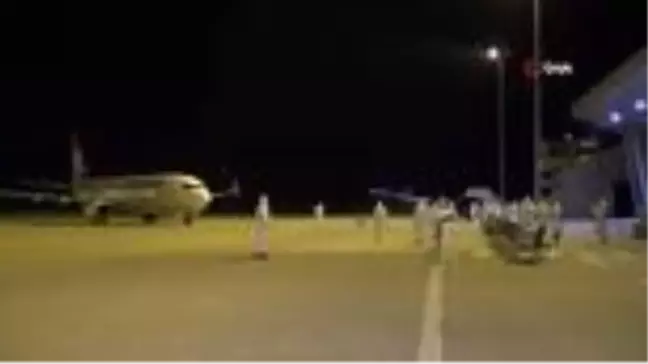Macaristan'dan Bingöl'e uçakla getirilen 123 kişi yurda yerleştirildi