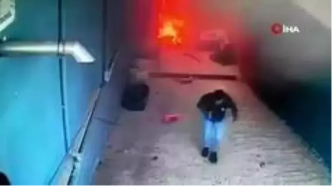 Kabloları kurtarmak için alevlerin arasına daldılar