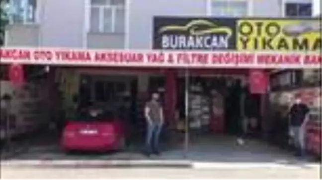 Esnaf, kumru yuvasını bozmamak için koltuk kılıfını satmadı