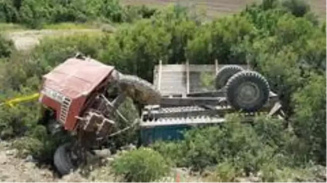Devrilen traktörün altında kalan genç yaşamını yitirdi