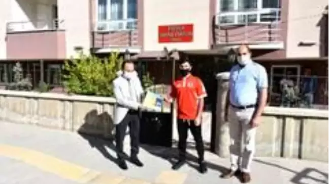Spor bilgi yarışması şampiyonlarına ödül