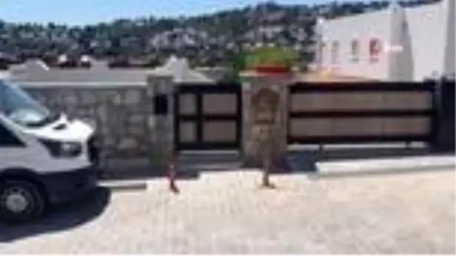 Özdil'in otoparkı yerle bir oldu